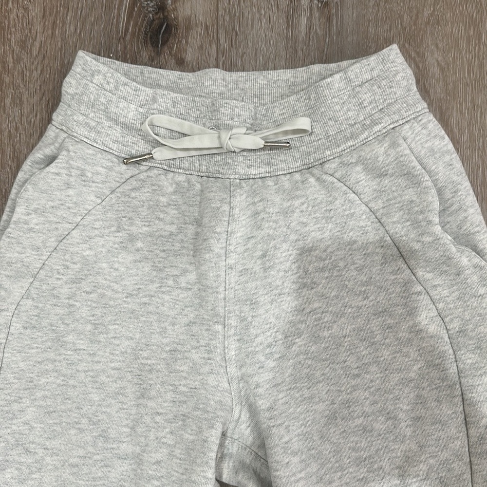 LULULEMON Women’s Scuba High-Rise Jogger in Ultra Light Grey - Picture 2 of 6